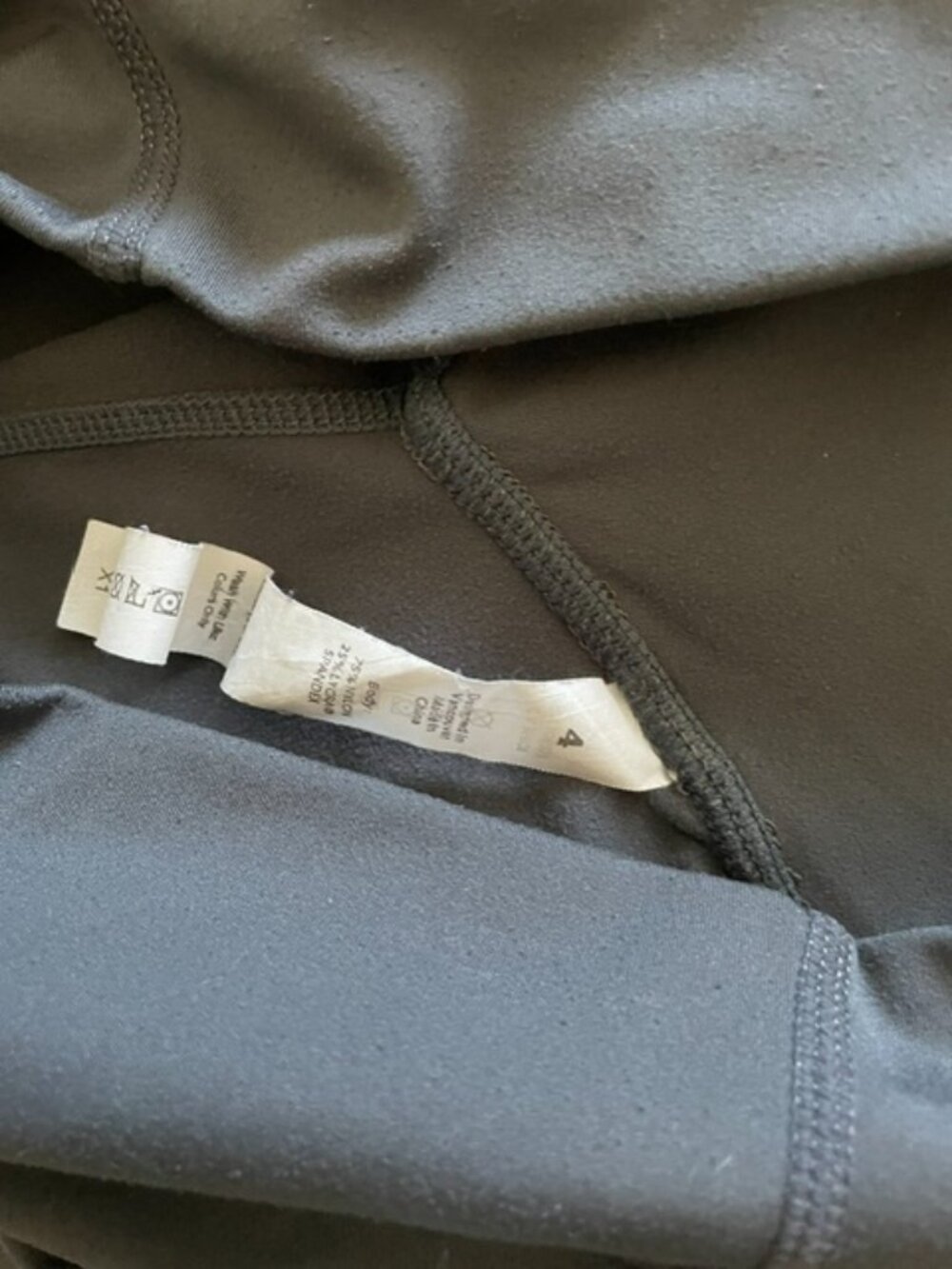 Lululemon Grey Leggings ,  regular length, wide waistband  Sz 4 - Picture 5 of 5